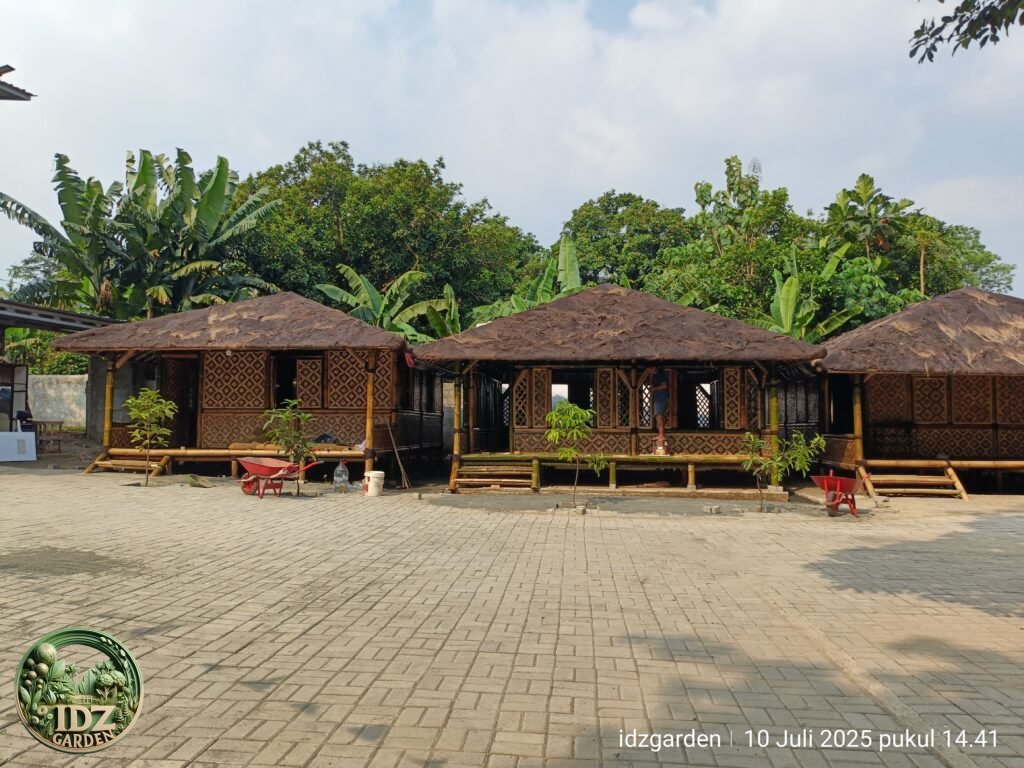 Pembuatan Saung Bambu untuk Sekolah Alam di Ciseeng