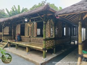 Foto hasil kerja Pembuatan Saung Bambu untuk Sekolah Alam di Ciseeng