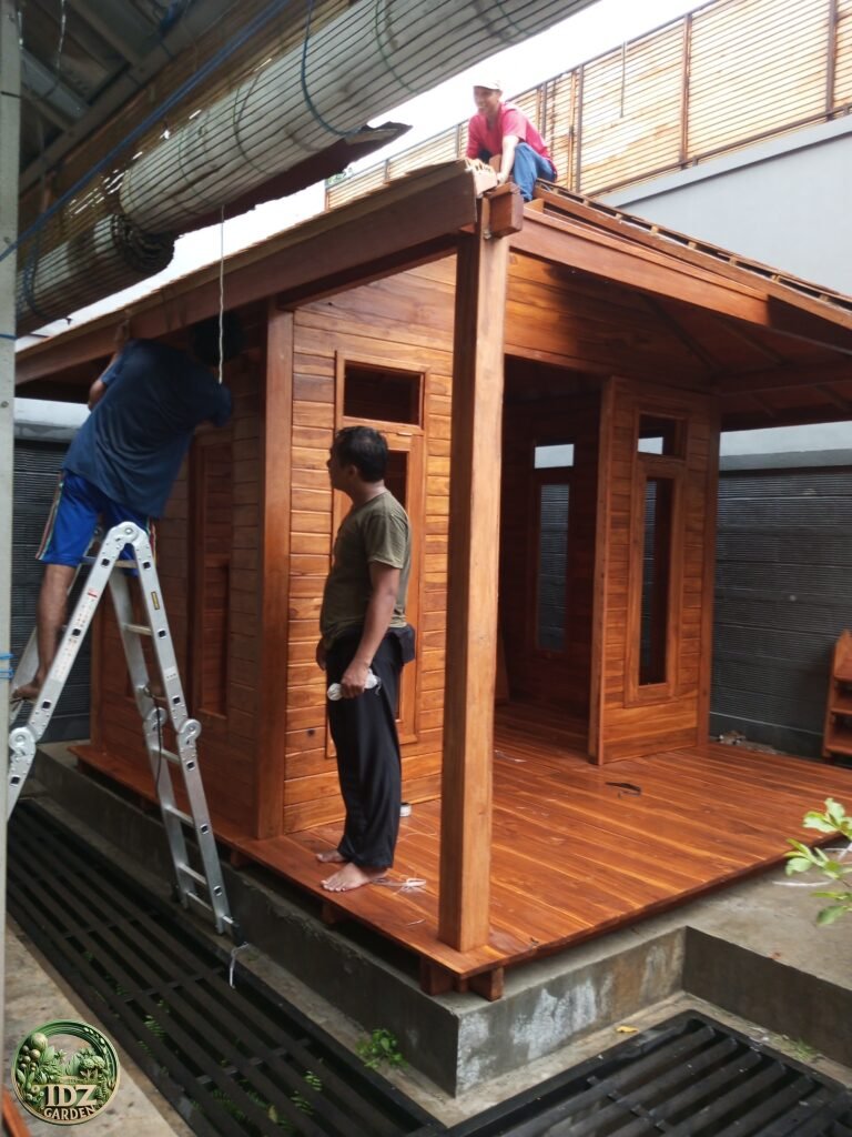 Pemasangan Mushola Kayu Jati di Jambu dua Bogor