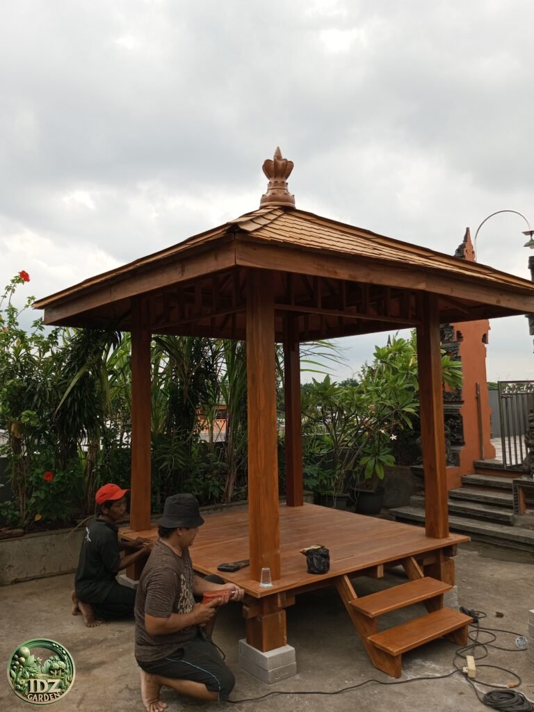 Inspirasi Penataan Gazebo Kayu Jati di Berbagai Jenis Taman