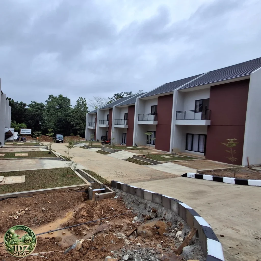 Proyek Penanaman Rumput Taman di Perumahan Bogor